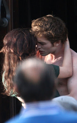 Bella Swan and Edward Cullen Kissing Photo