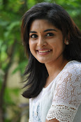 Nivetha Thomas new glam pics-thumbnail-21