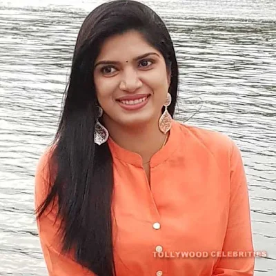 Deepti TV Anchor Profile Biography Age Husband Son  Daughter Family Photos Biodata Body Measurements