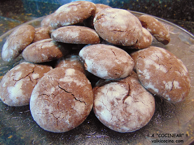 Galletas de chocolate craqueladas