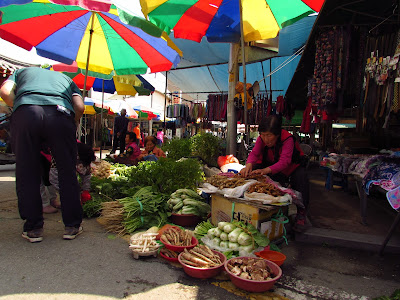 Stand typique d'un marché Coréen, 오일장 marché des 5 jours coréens.