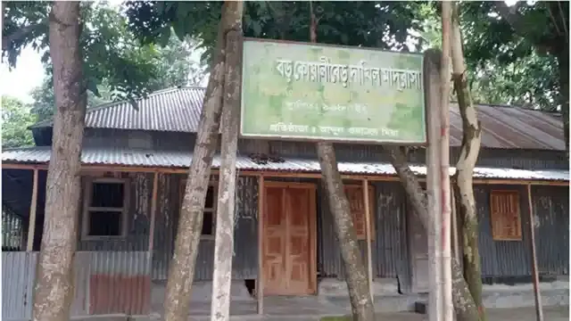 উল্লাপাড়া উপজেলা মাধ্যমিক শিক্ষা কর্মকর্তাসহ ৫ জনের বিরুদ্ধে মামলা