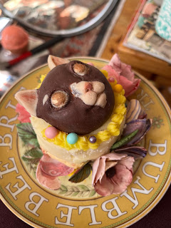 Cat cupcake with cast chocolate face