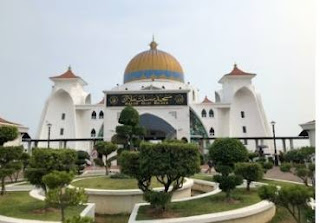 https://www.sahabatulfah.com/2020/06/destinasi-wisata-yang-dikunjungi-ke-Malaysia-Dan-Malaka.html