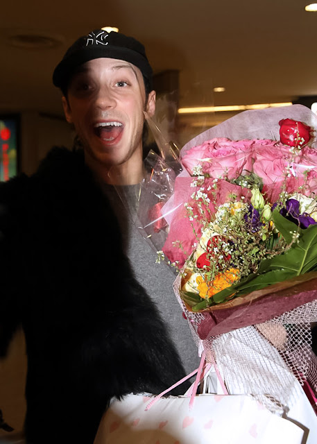 Johnny Weir. Photo © Junko Mi @ Official Johnny Weir Blog.