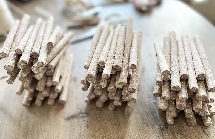 wooden dowel bunches