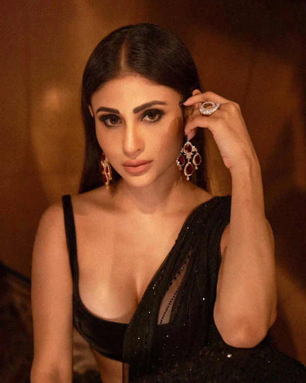 mouni roy cleavage black outfit busty indian