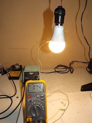 Reducción de Temperatura después de bajar la corriente en foco LED: 74 °C