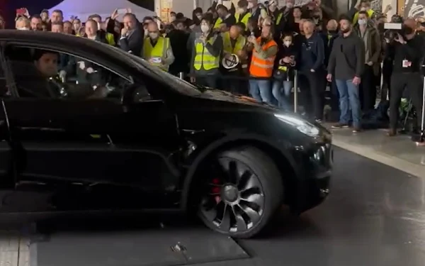Tesla inaugura oficialmente sua fábrica na Alemanha