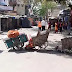 वाराणसी में पुलिस पर दुर्व्यवहार का आरोप, पिटाई से नाराज सफाईकर्मियों ने बीच सड़क लगाई कूड़ागाड़ी की कतार