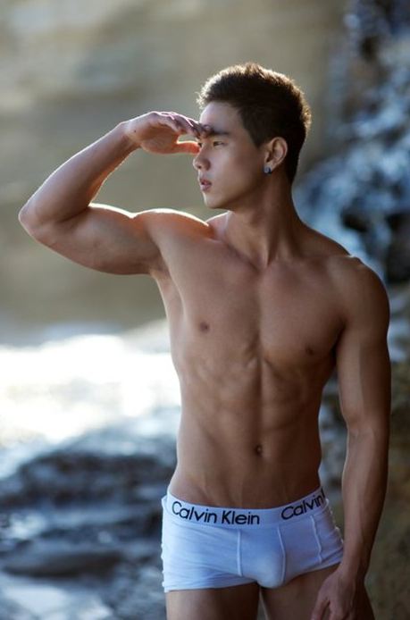 BULGE GALLERY: Hot Asian boy's bulge