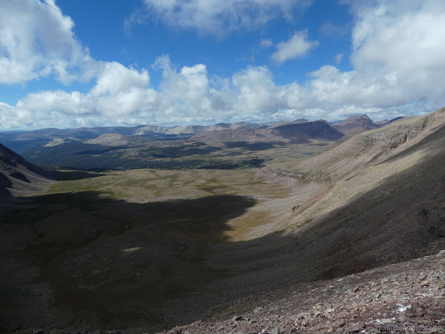 098: wide valley with other wide valleys joining