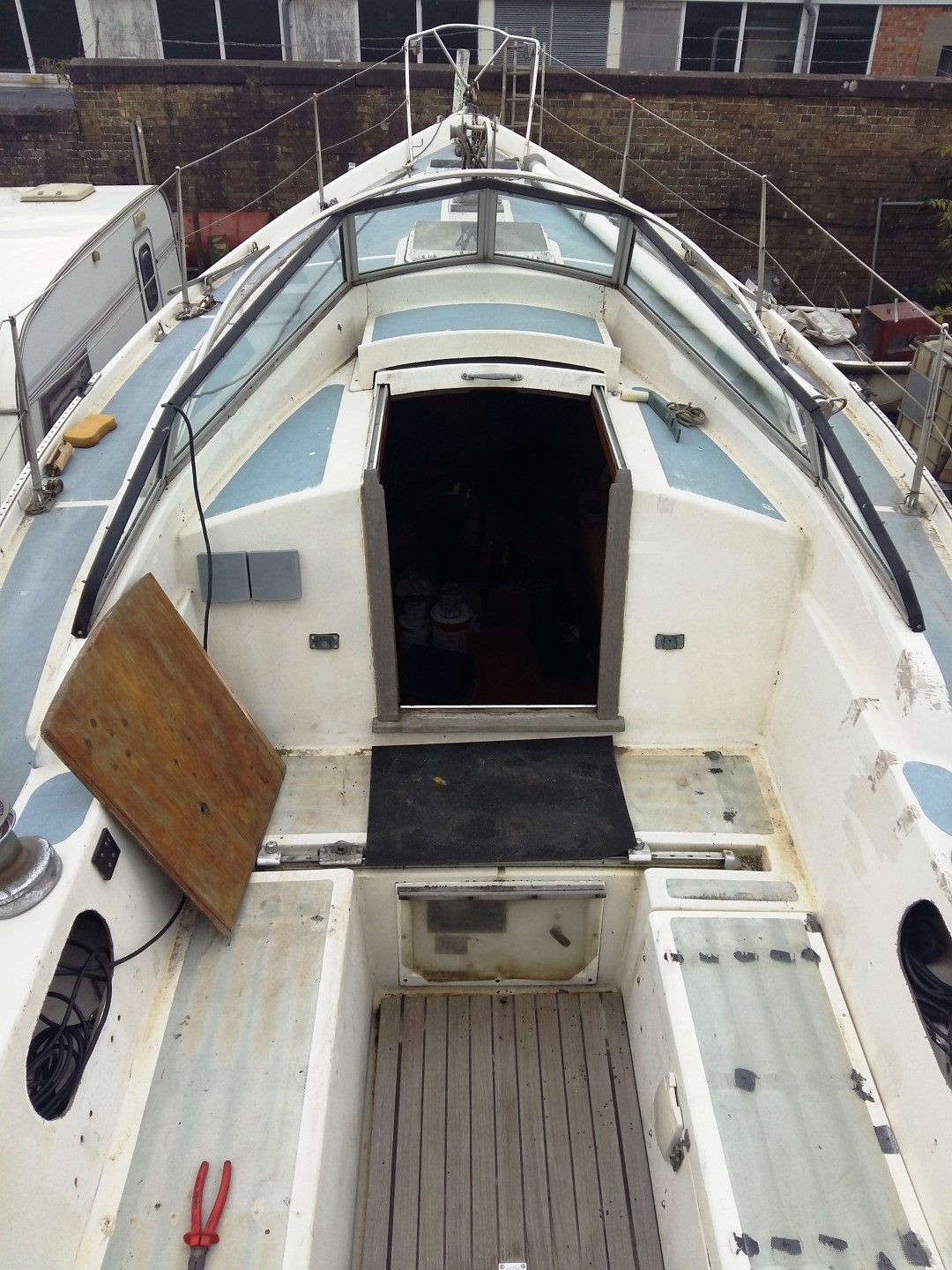 DIY Boat Restoration Blog.: Mast off, shelter on.....