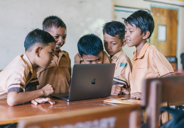 Belajar Laptop di Sekolah untuk Pemula