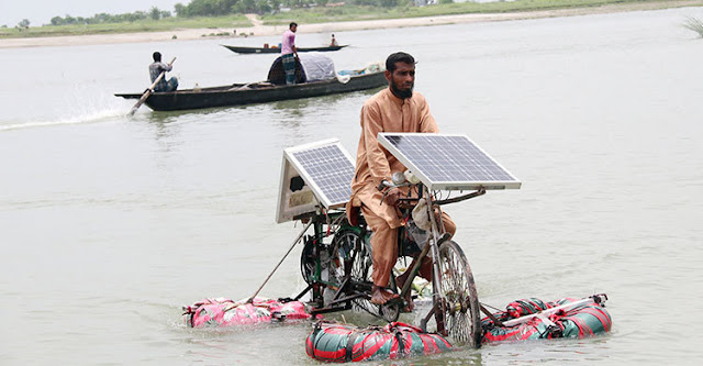 সাইকেল চালিয়ে পদ্মা পাড়ি দিলেন সাইফুল