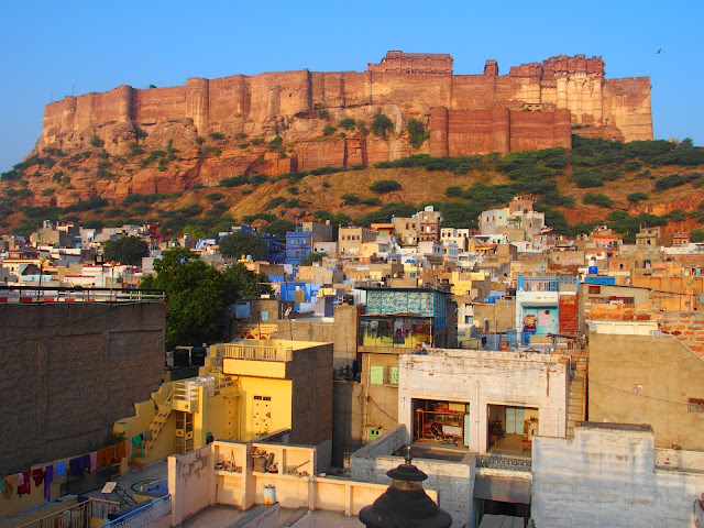 Inde, Jodhpur, ville bleue, de grands chemins