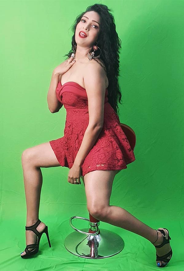 garima maurya sexy legs ullu actress