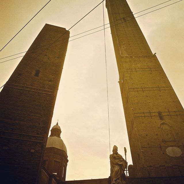 piazza-di-porta-ravegnana-bologna-