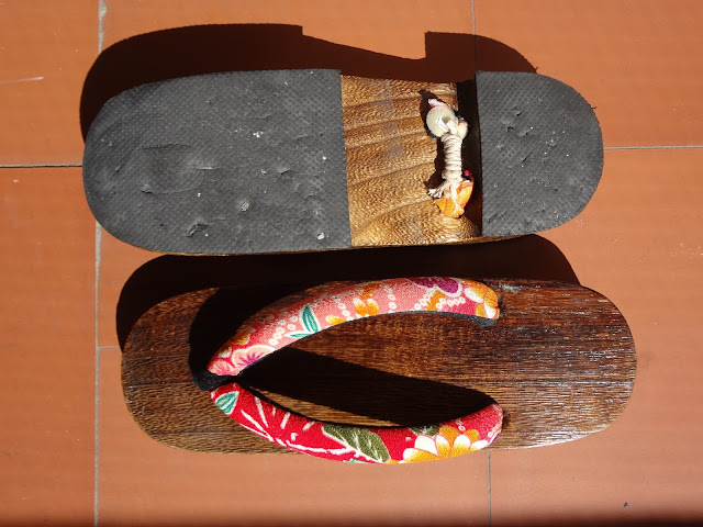 Sandalias geta de hombre