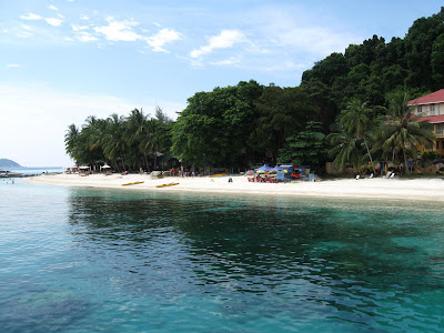 Dad in addition to fille gear upward to banking enterprise check the fish bestthailandbeaches: Perhentian Islands.