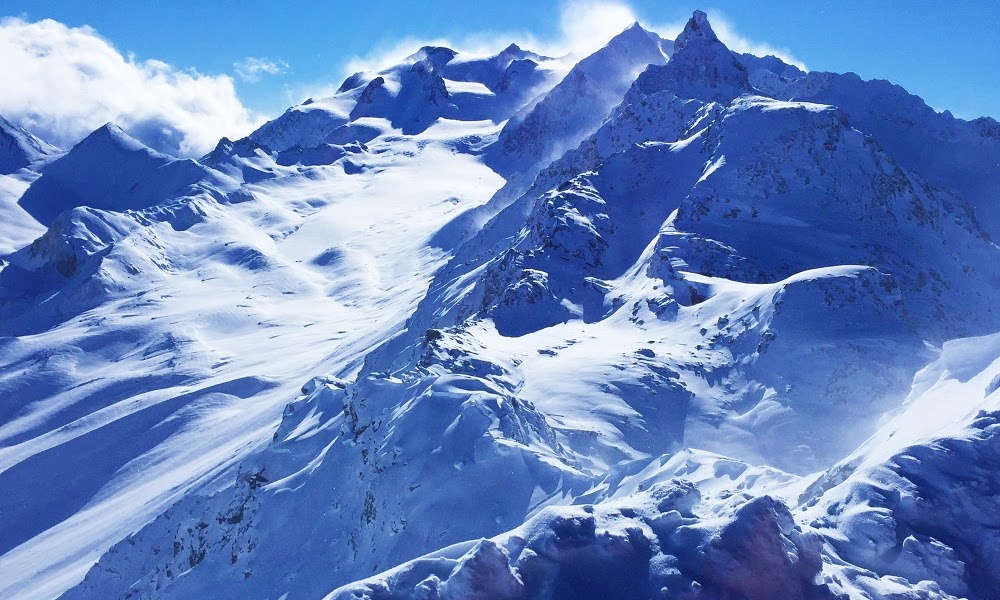 SKIING IN VAL THORENS