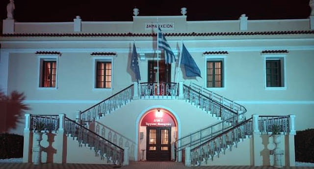 Συμβολικός φωτισμός του παλαιού Δημαρχείου στο Άργος