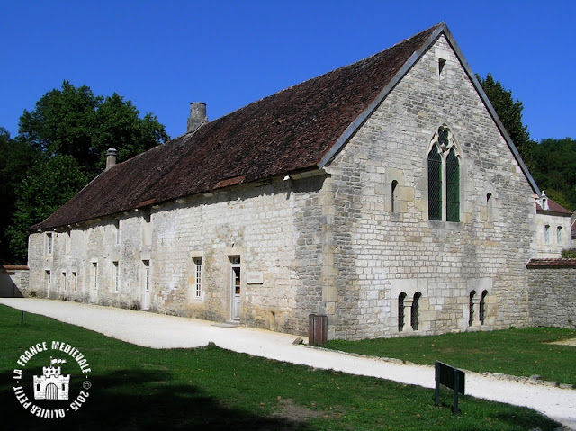 MONTBARD (71) - Abbaye de Fontenay : Porterie et jardins