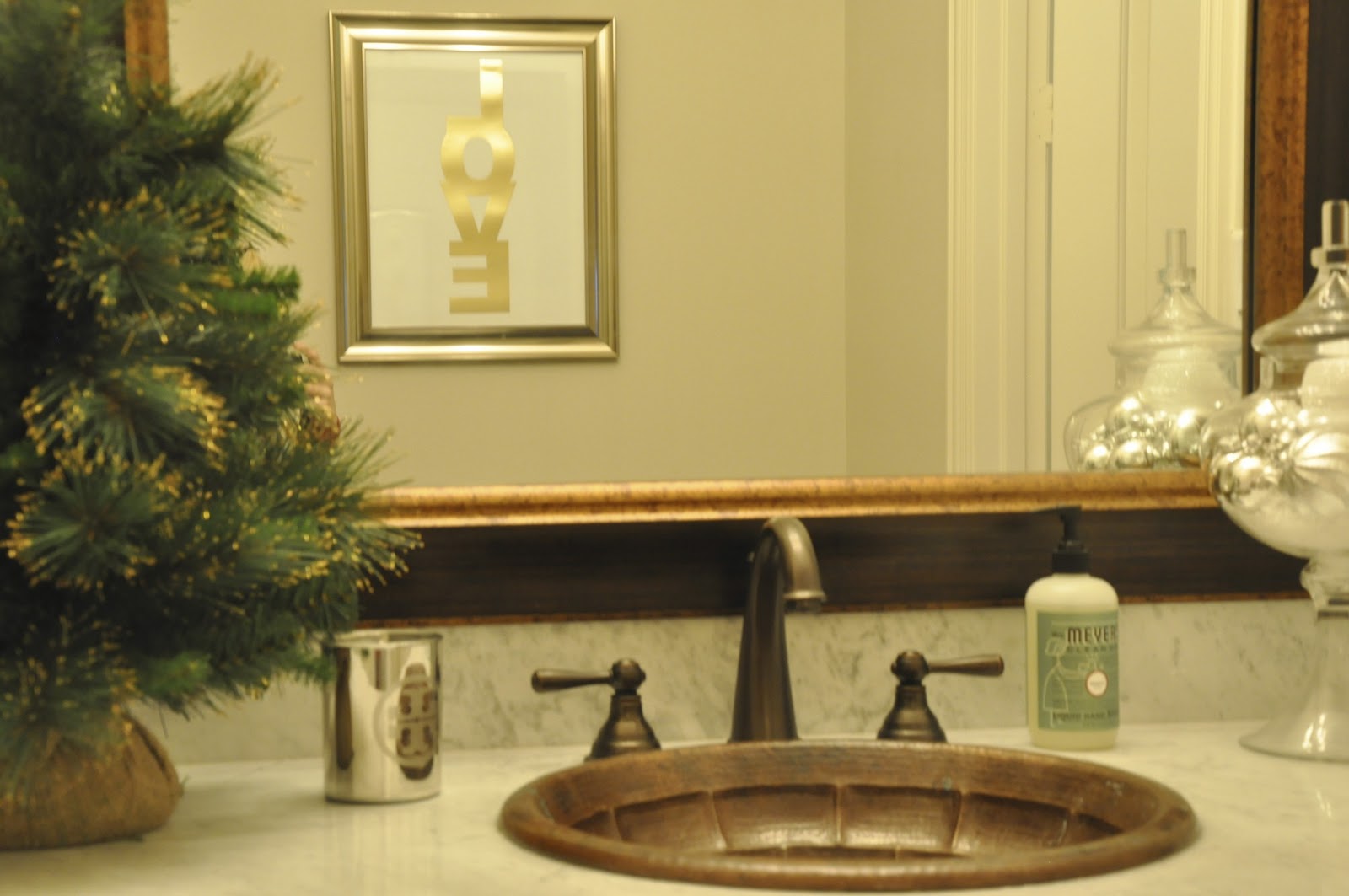 Holiday Bathroom Decor