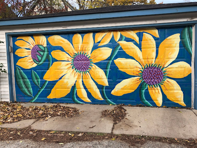 Teresa Parod's bold sunflowers impress on any day! What a fantastic Evanston mural.
