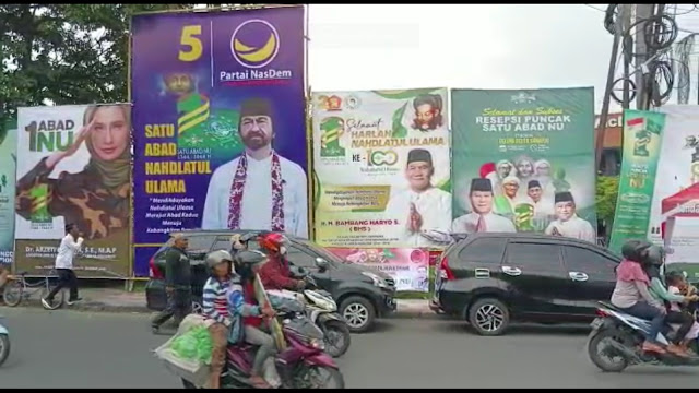 Aneka Warna Atribut Parpol Hiasi Lokasi Resepsi 1 Abad NU