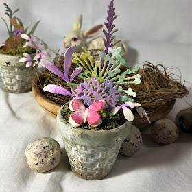 Sara Emily Barker https://sarascloset1.blogspot.com/2019/03/tiny-easter-table-decor.html Easter Table Decor Tim Holtz Sizzix Wildflower Stems Springtime Side-Order 3