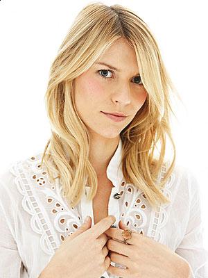 Claire Danes long blonde wavy hairstyle. Claire Danes shoulder length 