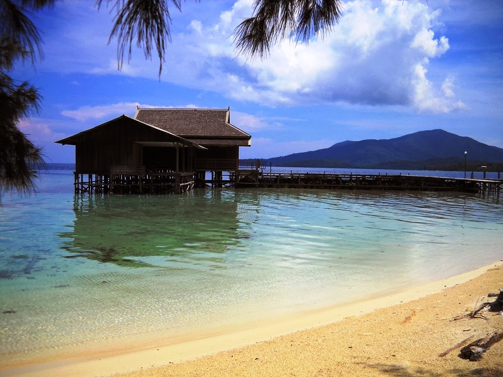 Salah satu bangunan rumah dipulau tengah