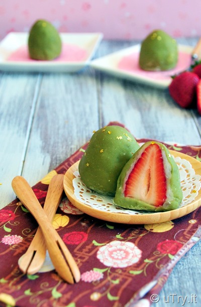 Strawberry Matcha Daifuku Mochi 草莓抹茶大福   http://uTry.it