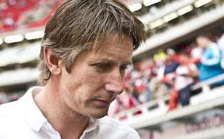 Solusi Van Der Sar untuk Sepakbola Indonesia: Bersatulah