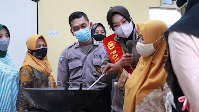 Kisah Anggota Polri yang Berkontribusi untuk Pendidikan dan UMKM Indonesia