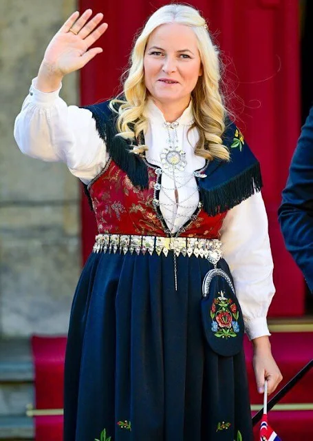 Crown Prince Haakon and Crown Princess Mette-Marit wore their national costumes. Princess Ingrid Alexandra