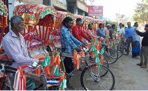 কমলগঞ্জে আব্দুল মতিন চৌধুরী কল্যাণ ট্রাস্টের রিক্সা বিতরণ