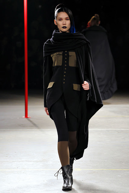 Yohji Yamamoto Fall/Winter 2012 Ready-to-Wear PFW {Cool Chic Style Fashion}