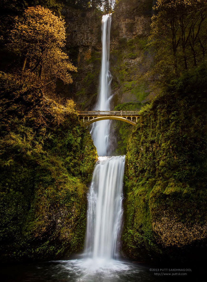 Multnomah Falls, Oregon, USA - 20 Mystical Bridges That Will Take You To Another World