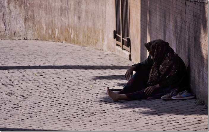 What is the islamic meaning of beggar in dream.
