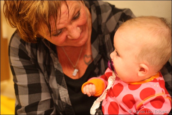 Nomi med mormor