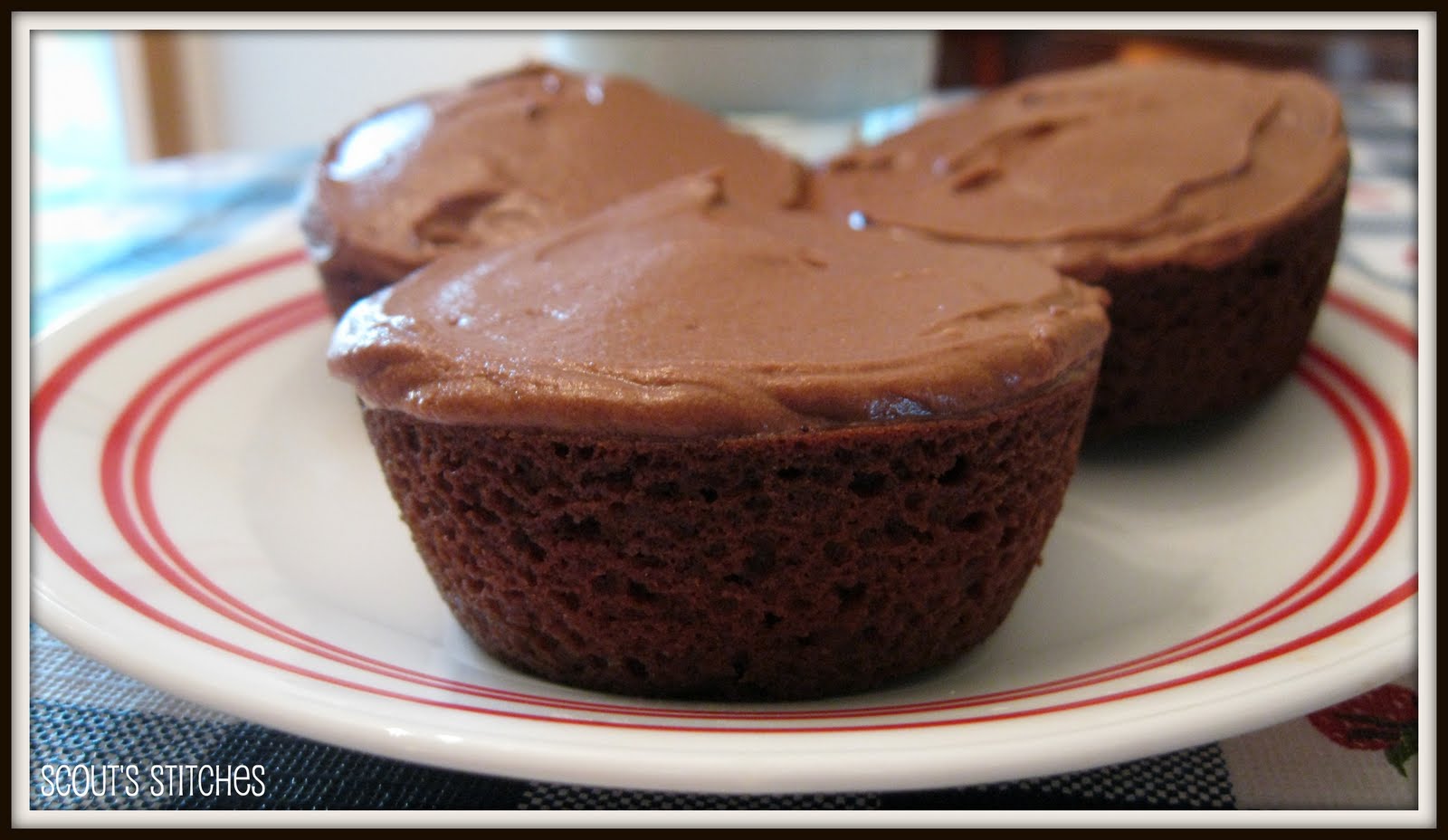 chocolate cupcakes with chocolate icing CHOCOLATE+CUPCAKES+WITH+CHOCOLATE+FROSTING+RECIPES3.