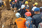 Hujan rintik sejak pagi tak halangi evakuasi 5 korban gempa Cianjur