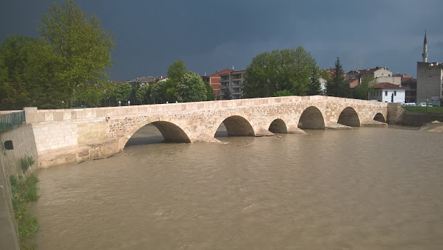 İlçeye adını veren ve hâlen kullanılan "Taş köprü", M.S. 1366 yılında Yağmur Bey'in oğlu Ali Bey tarafından Kastamonu Emiri Adil Bey'in oğlu Celaleddin Beyazıt (Kötürüm Beyazıt) adına yaptırılmıştır. Taşköprü, Kastamonu