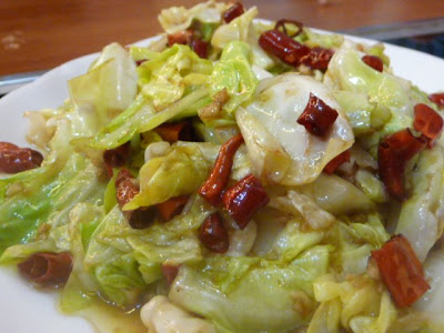 Cabbage tossed and stir-fried with vinegar and dried chili 醋溜白菜