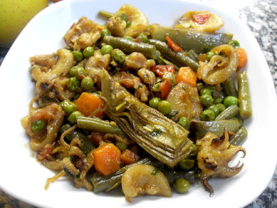 Cazuela de verduras con sepia.