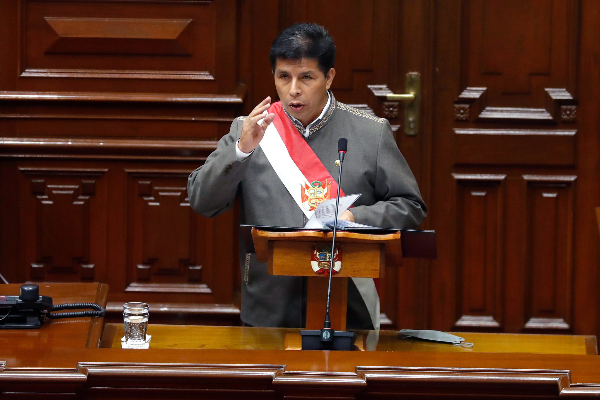 Pedro Castillo se presentó en el Congreso ante pedido de vacancia