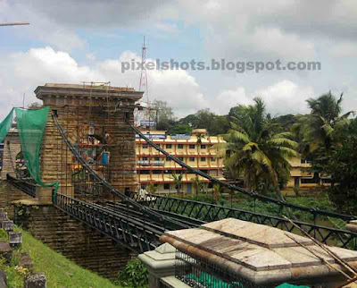 old suspension bridge,hanging bridge under archaeological department,keralas suspension bridge built in 18th century,bridges built by British in kerala india