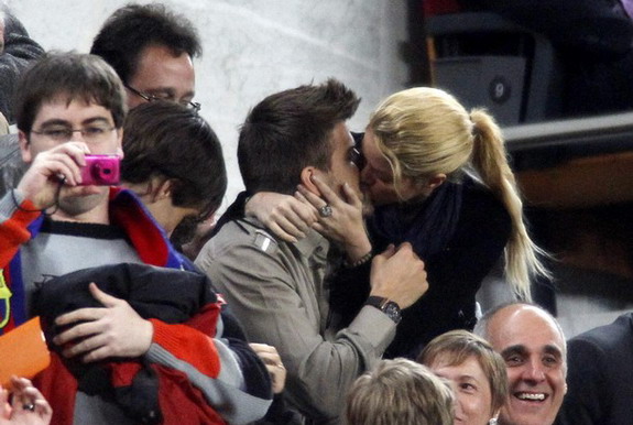 gerard pique shakira. gerard pique and shakira